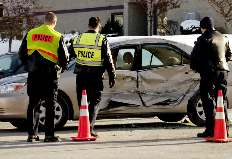 Serious travel accident with police and a smashed car.